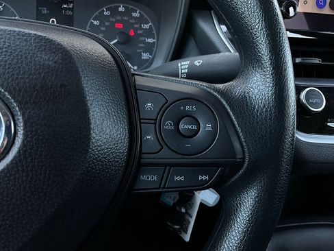 Used 2025 Toyota Corolla LE image 30