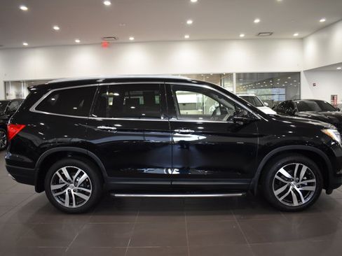 Used 2017 Honda Pilot Touring image 8