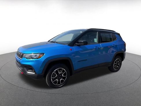 Used 2025 Jeep Compass Trailhawk AWD/4WD image 8