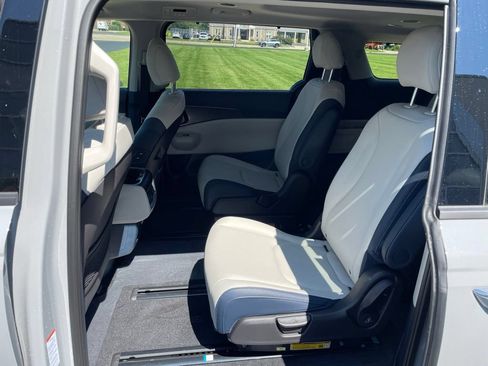 New 2027 Kia Carnival SX FWD image 11