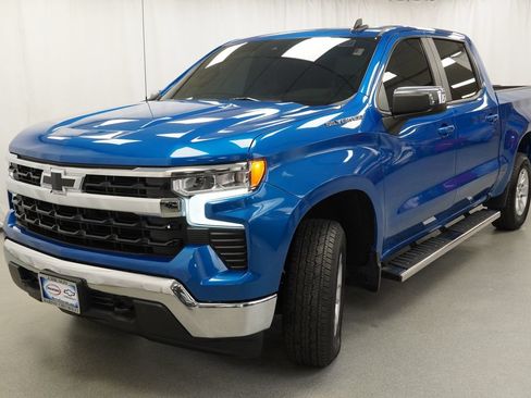 Certified 2022 Chevrolet Silverado 1500 LT AWD/4WD image 5