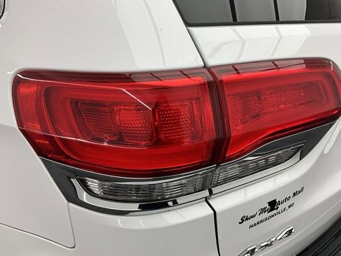 Used 2018 Jeep Grand Cherokee Limited image 25