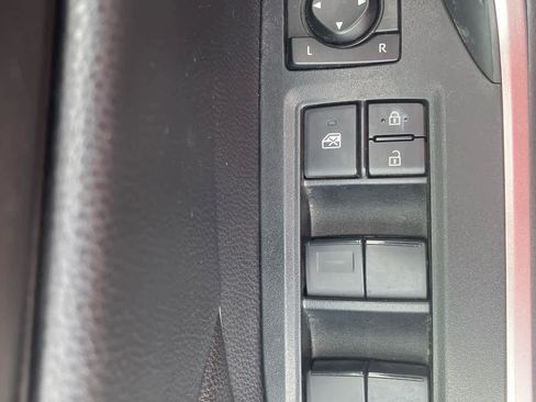 Used 2022 Toyota RAV4 LE AWD/4WD image 12