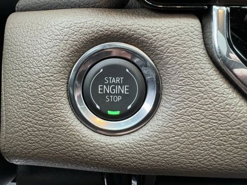 New 2026 GMC Canyon Denali w/ LPO, Denali Black Edition image 18