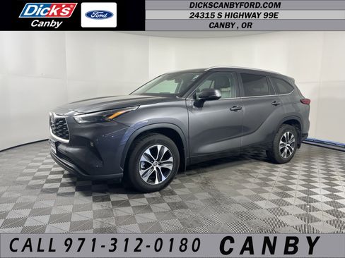 Used 2023 Toyota Highlander XLE image 1