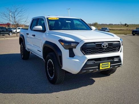 Used 2024 Toyota Tacoma TRD Off-Road AWD/4WD image 3