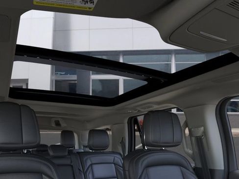 New 2025 Lincoln Navigator Reserve AWD/4WD image 22