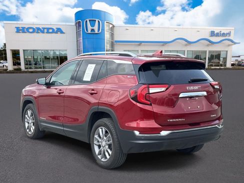 Used 2023 GMC Terrain SLT AWD/4WD image 3