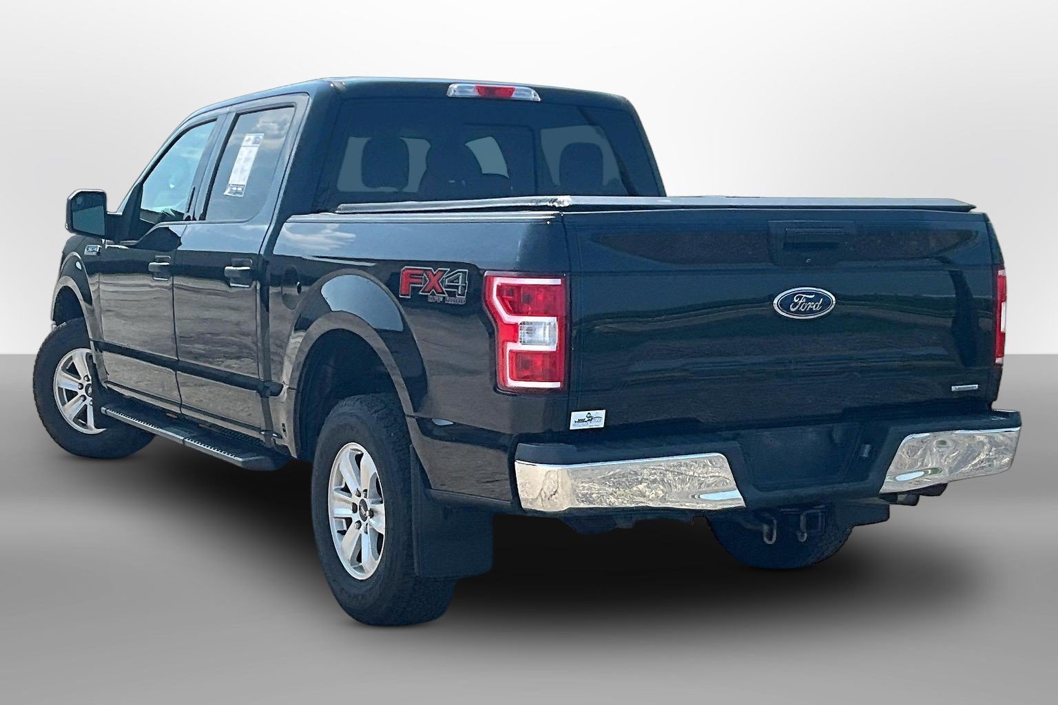 Used 2018 Ford F150 XLT w/ Equipment Group 301A Mid AWD/4WD image 10
