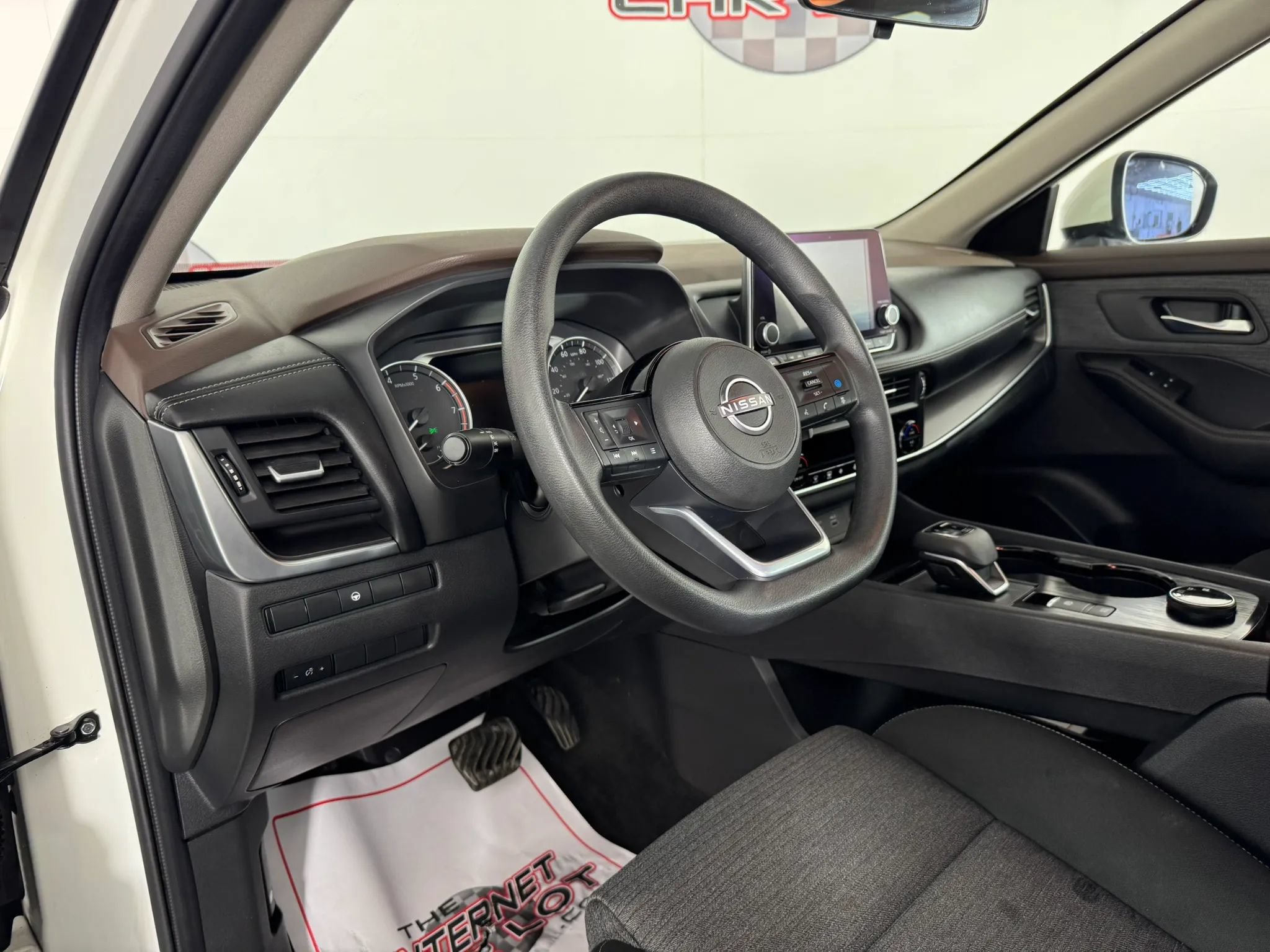 Used 2023 Nissan Rogue SV AWD/4WD image 10