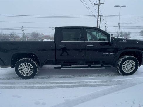 Used 2022 Chevrolet Silverado 2500 High Country w/ Safety Package II image 9