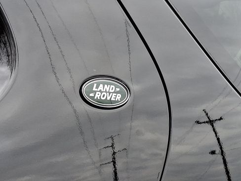 Used 2025 Land Rover Discovery S AWD/4WD image 29