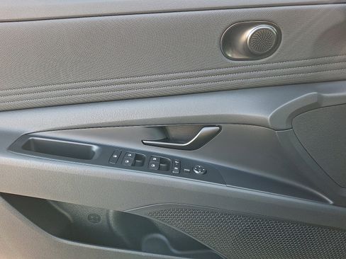 Certified 2025 Hyundai Elantra Sport image 10