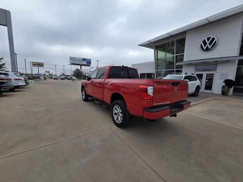 Used 2024 Nissan Titan SV w/ SV Convenience Package image 10