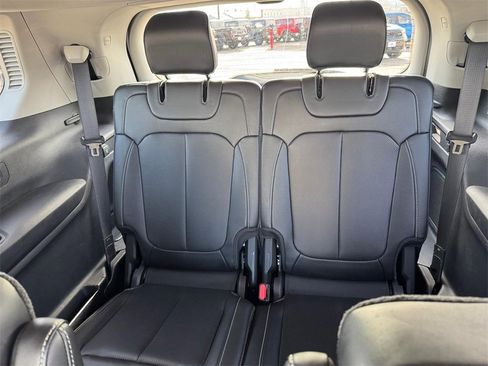 Used 2021 Jeep Grand Cherokee L Limited w/ Luxury Tech Group II image 12