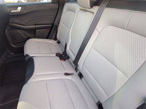 Used 2025 Ford Escape SE w/ Class II Trailer Tow Package image 29