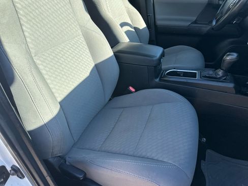 Used 2020 Toyota Tacoma SR5 image 10