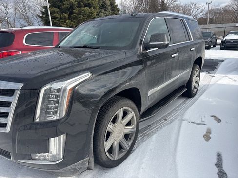 Used 2016 Cadillac Escalade Luxury image 6