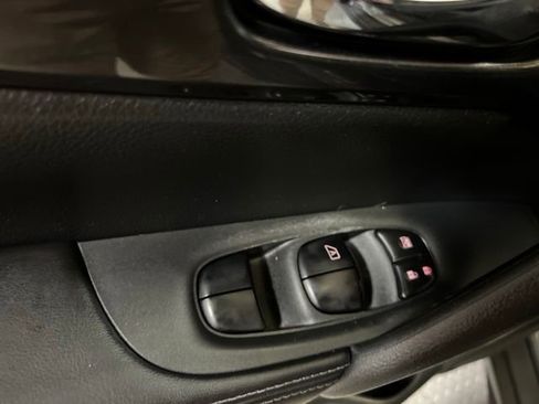 Used 2017 Nissan Rogue SV AWD/4WD image 33