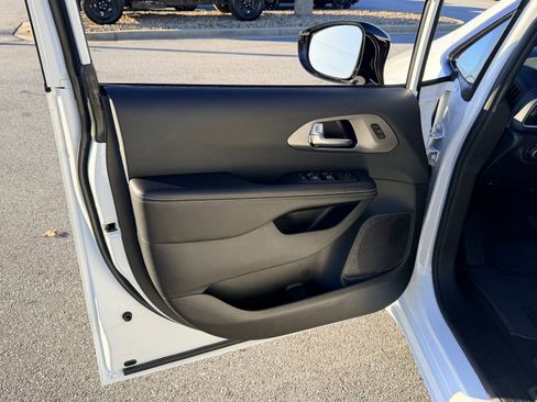 New 2026 Chrysler Pacifica Select w/ S Appearance Package FWD image 16