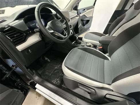 Certified 2025 Volkswagen Taos S image 15