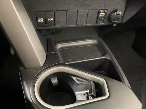 Used 2017 Toyota RAV4 XLE w/ Carpet Mat Package FWD image 30