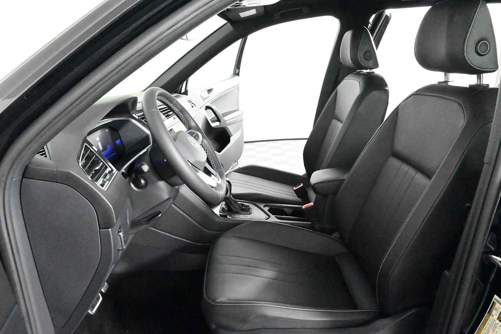 Certified 2023 Volkswagen Tiguan SE R-Line FWD image 19