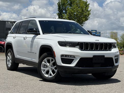 Used 2023 Jeep Grand Cherokee Limited w/ Luxury Tech Group II AWD/4WD image 2