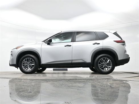 Used 2024 Nissan Rogue S image 26