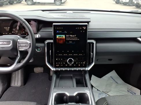 Used 2025 GMC Acadia Elevation AWD/4WD image 13