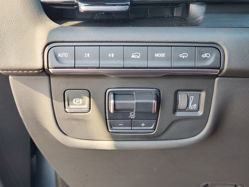 Used 2024 Cadillac Escalade Sport w/ LPO, ONYX Package AWD/4WD image 17