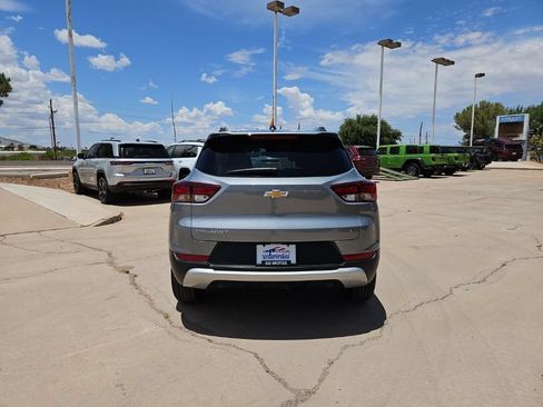 Used 2023 Chevrolet TrailBlazer LT FWD image 3