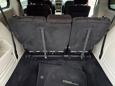 Used 2014 Dodge Grand Caravan SXT image 19