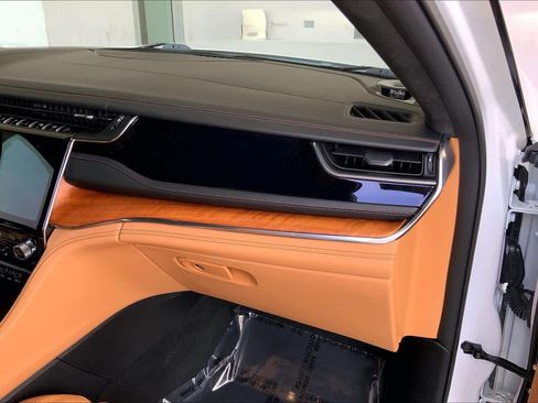 Used 2023 Jeep Grand Cherokee L Summit AWD/4WD image 19