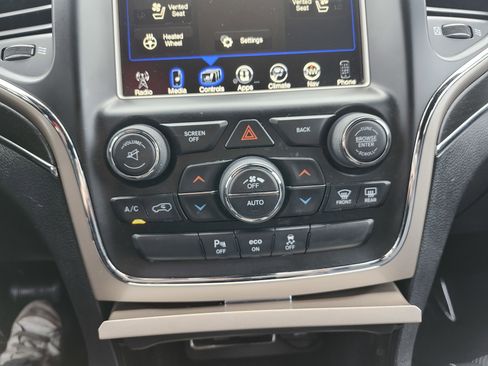 Used 2015 Jeep Grand Cherokee Limited w/ Luxury Group II image 39