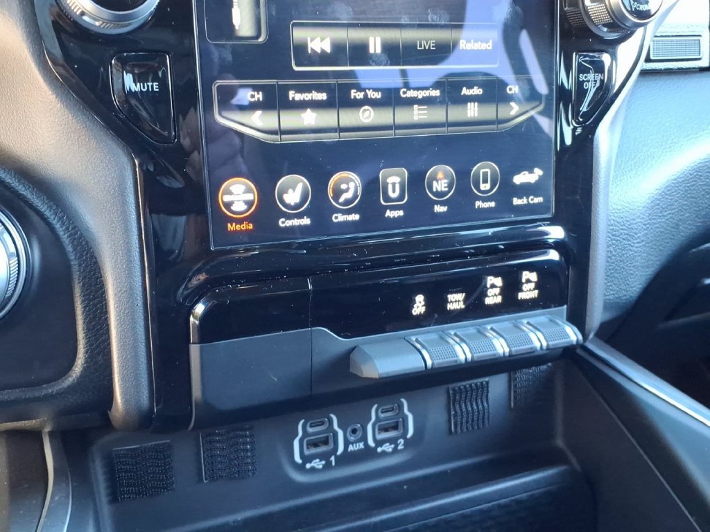 Used 2021 RAM 1500 Laramie w/ Sport Appearance Package AWD/4WD image 22