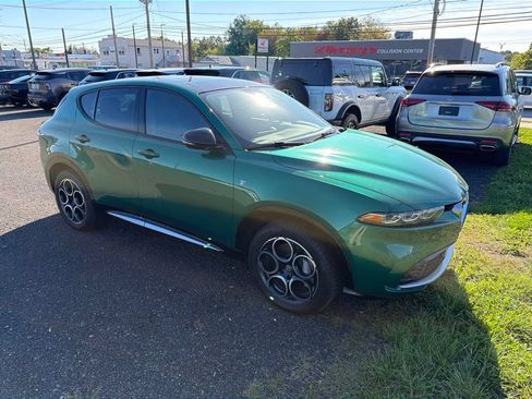 Used 2024 Alfa Romeo Tonale Ti AWD/4WD image 4
