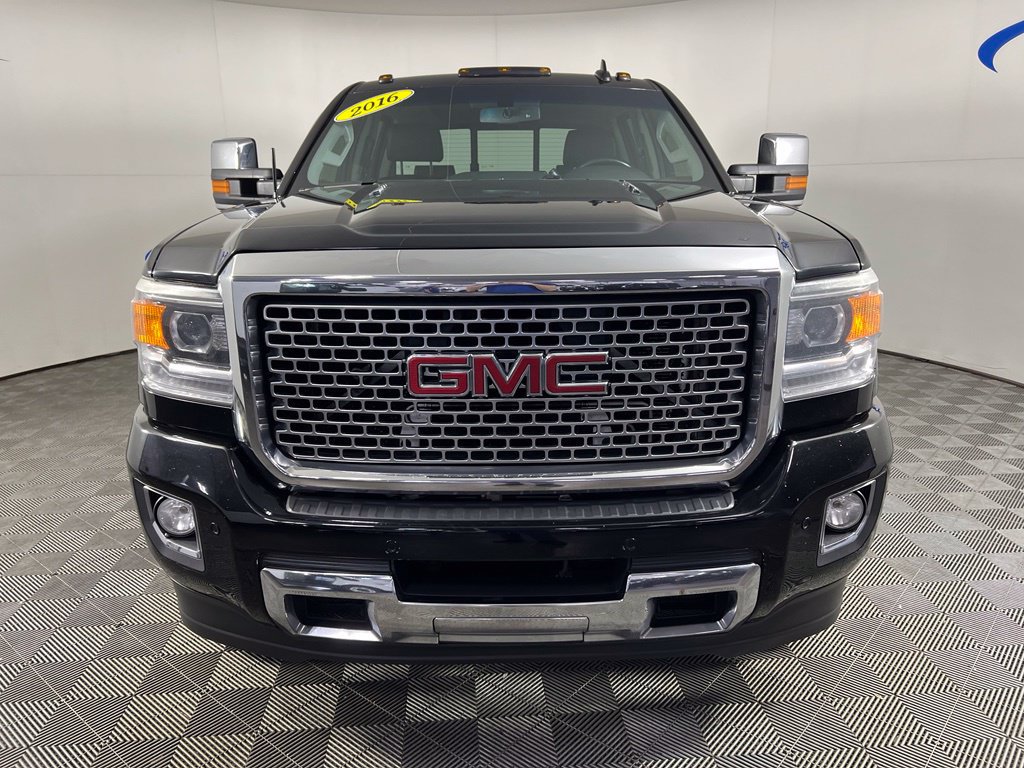 Used 2016 GMC Sierra 2500 Denali w/ Suspension Package, Off-Road AWD/4WD image 9