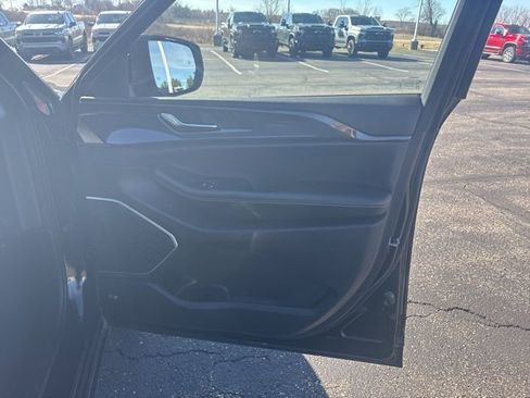 Used 2022 Jeep Grand Cherokee Altitude image 19