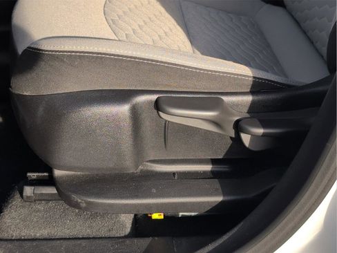 Used 2018 Chevrolet Equinox LS image 29