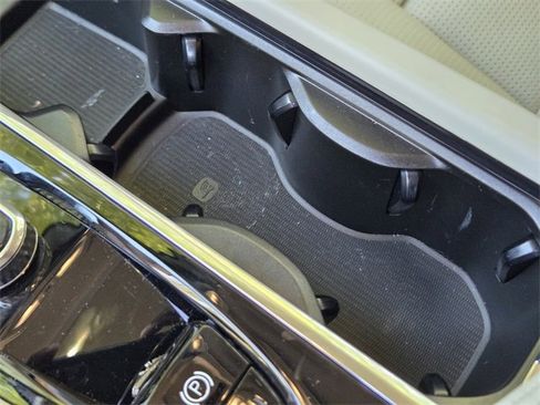 Used 2025 Volvo XC90 T8 Ultra w/ Protection Package Premier image 29