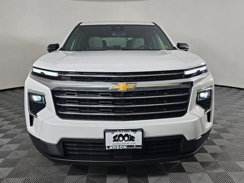 Used 2025 Chevrolet Traverse LT w/ Driver Confidence Package FWD image 8