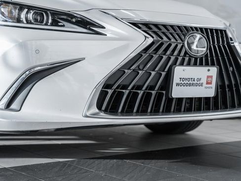 Used 2023 Lexus ES 300h w/ Luxury Package image 11