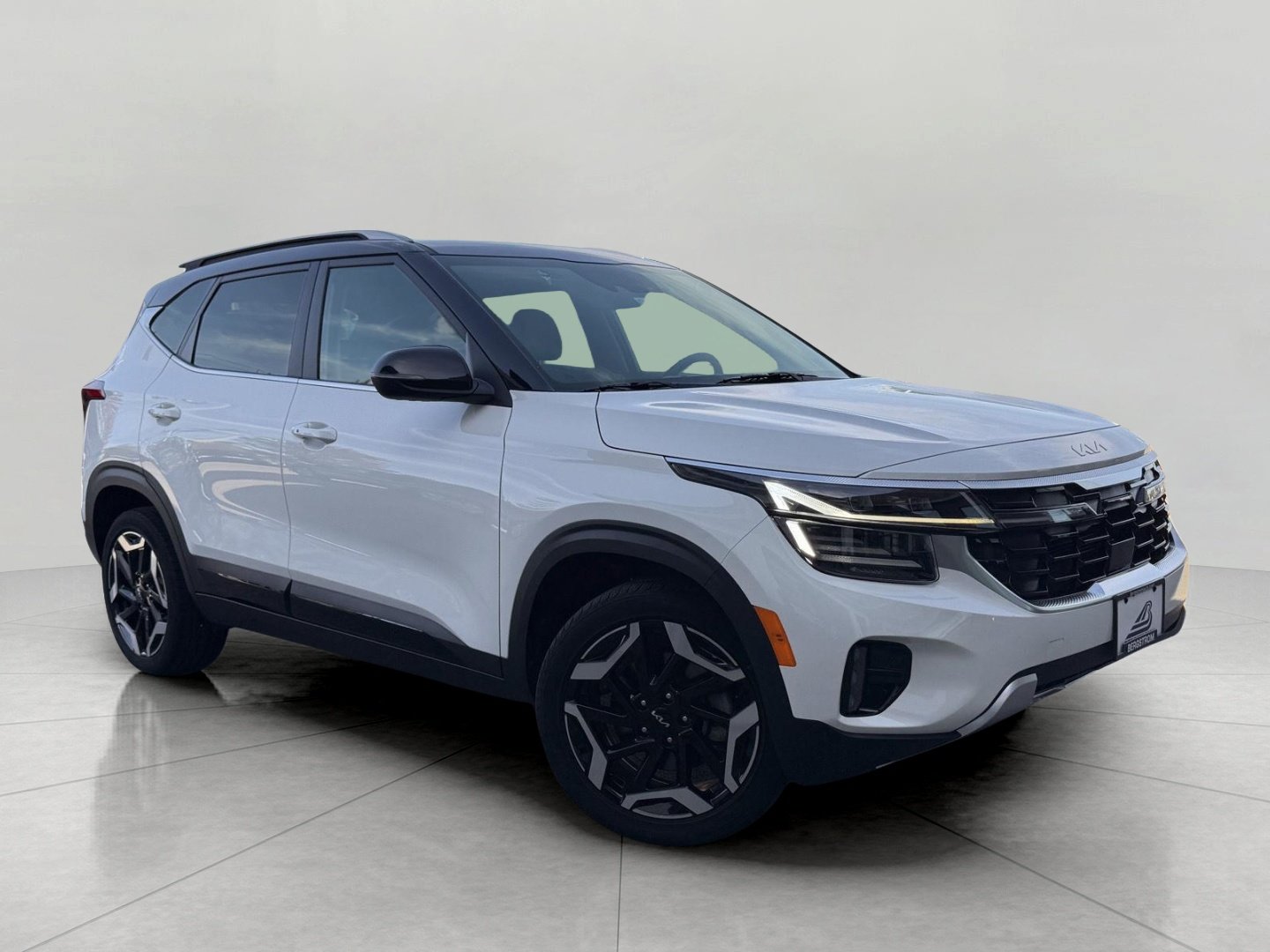 Used 2024 Kia Seltos SX AWD/4WD image 1
