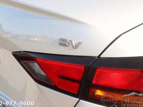 Used 2024 Nissan Altima 2.5 SV image 7