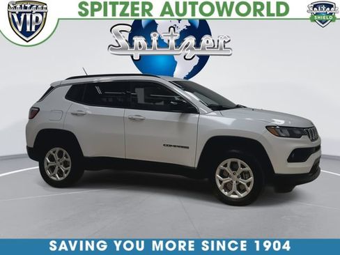 Used 2024 Jeep Compass Latitude AWD/4WD image 2