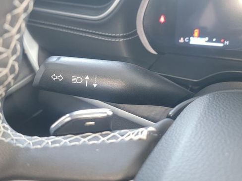 Used 2023 Jeep Grand Cherokee Limited w/ Black Appearance Package image 18