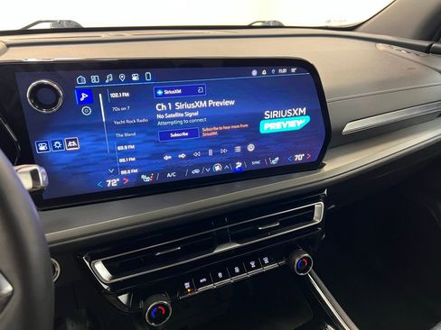 Used 2024 Chevrolet Traverse LT image 21