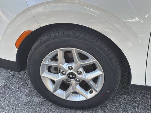 Used 2025 Kia Soul LX w/ LX Technology Package FWD image 27