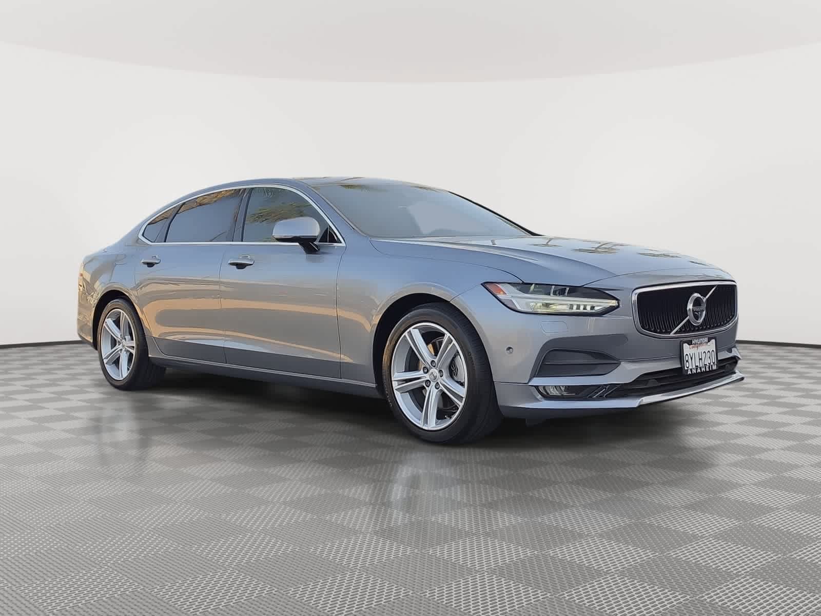 Used 2018 Volvo S90 T5 Momentum w/ Convenience Package FWD image 3